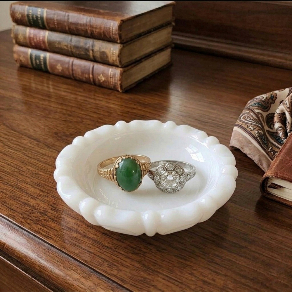 Vintage Anchor Hocking Milk Glass Thumbprint Design Ashtray 4" Round - Picture 2 of 7